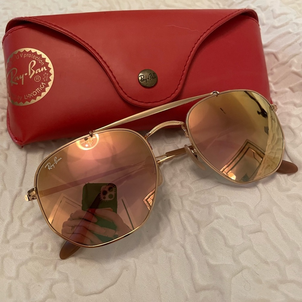 RAY-BAN ROSE GOLD/GOLD GLASSES- Great condition, Barely Worn, So cute for summer